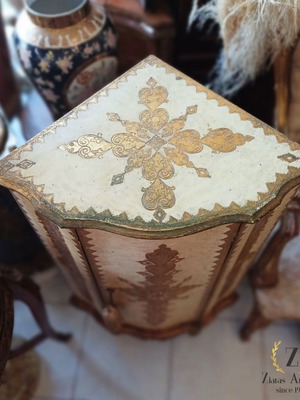 Classic corner cabinet with Florentine decorative motifs