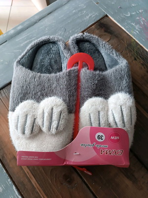 Kitten slippers gray new, size 39, warm winter