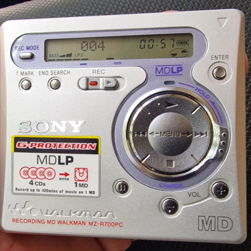 Sony Minidisc Walkman Player and Recorder MZ-R700PC like new, silver