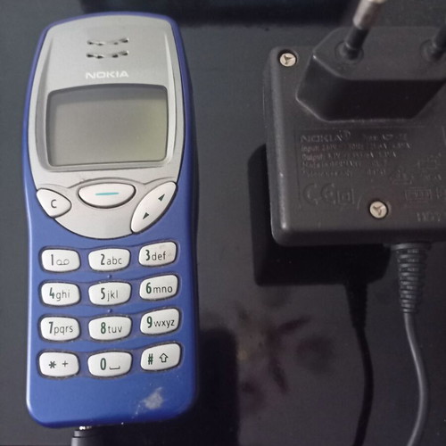 Nokia collectible cell phone like new, purple