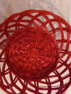 Wicker basket round bread basket red like new