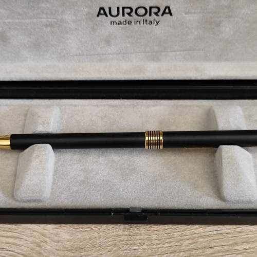 Aurora Sfera 332 pen used with gold details