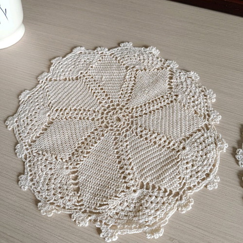 Round beige doilies, 2 pieces, 24 cm, handmade, like new