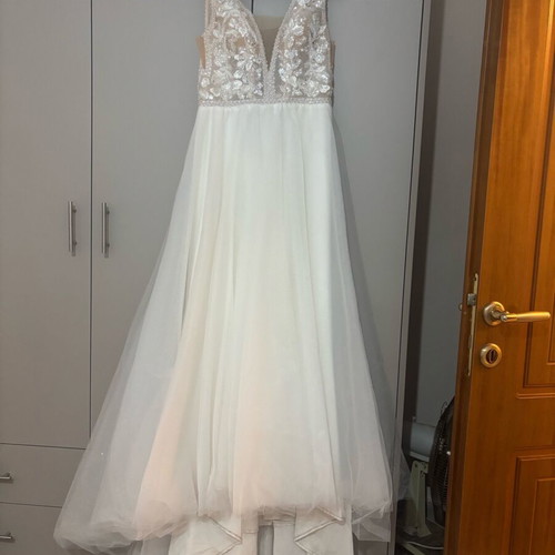 Loretti wedding dress like new, ivory white, one size