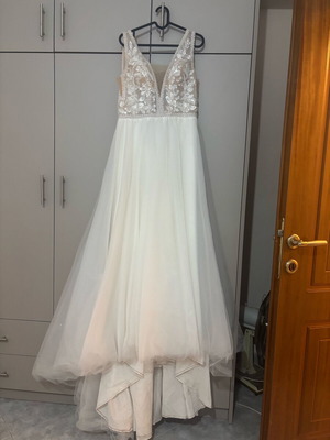 Loretti wedding dress like new, ivory white, one size