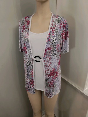 Floral blouse with integrated top and ring, like new, size Large