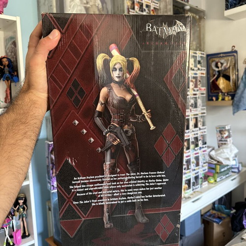 Harley Quinn Neca 1/4 Scale Collectors Figure like new