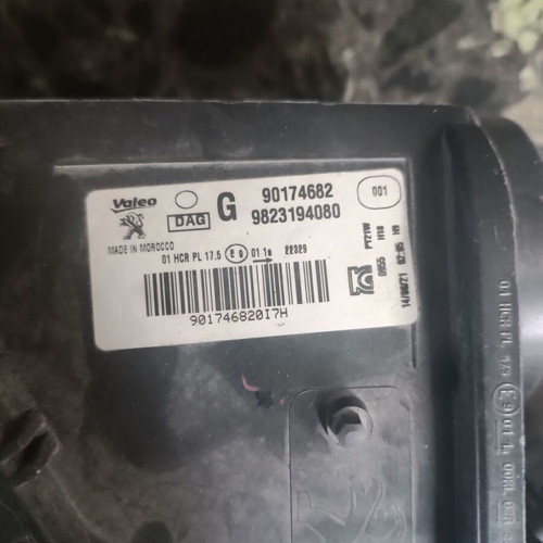 Front left headlight for Peugeot 208 '19-'23, code 9823194080, broken base