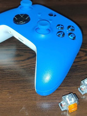 Xbox Series Controller Blue/White upgraded like new