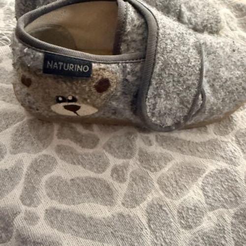 Naturino baby slippers like new