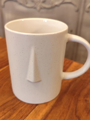 Ceramic mug with face new, minimalist art deco style