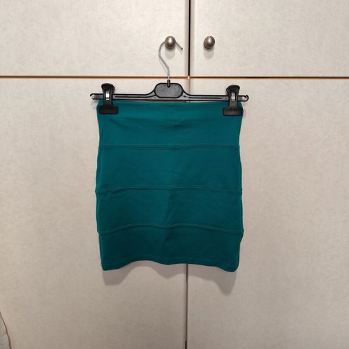 Short skirt used from viscose Pull & Bear blue and green size S