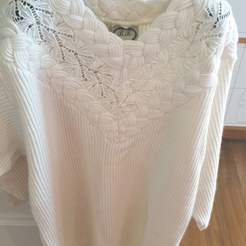 Women's white pullover size L made in Greece like new, wool 30% acrylic 70%