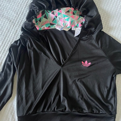 Adidas crop top like new, long sleeve, hooded, black, size M