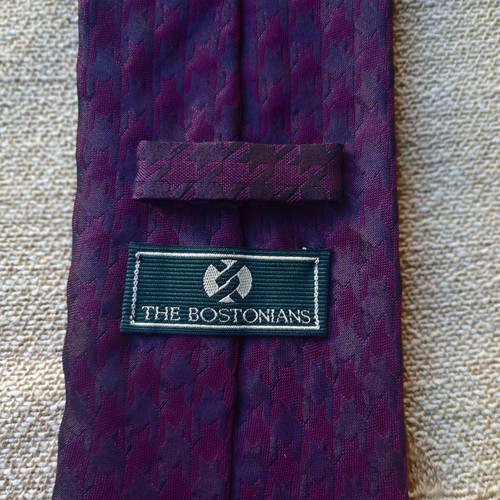 The Bostonians silk tie with houndstooth pattern, like new