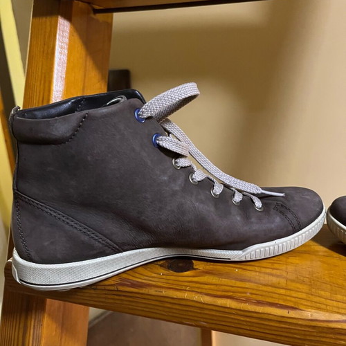 Ecco women's shoes natural leather like new, sport style, size 39