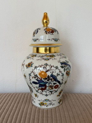 Vintage porcelain vase with lid Royal Porzellan Bavaria KPM like new
