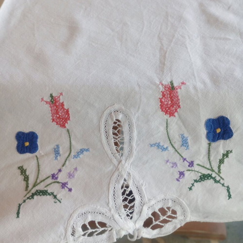 Vintage handmade round tablecloth 168cm with cutwork embroidery like new