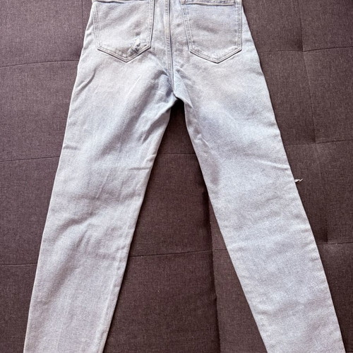 Stradivarius high-waist jeans with rips, size 34, like new