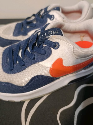 Nike athletic shoes size 28.5 like new