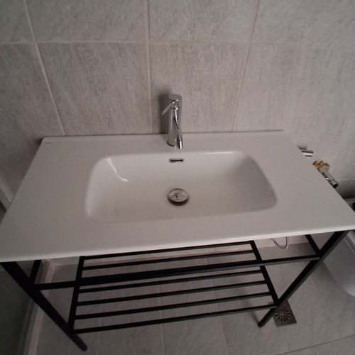 Karag bathroom vanity new, 91cm sink x 47cm deep, 90cm high frame