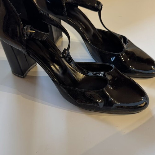 Tsakiris Mallas black patent leather pumps size 40 like new