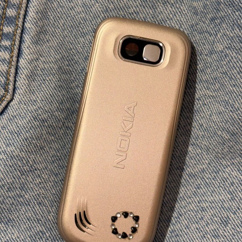 Nokia 2600 case used, gold color