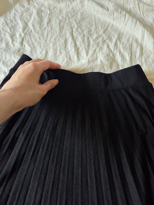 LCW Casual black pleated midi skirt with asymmetrical hem, size S