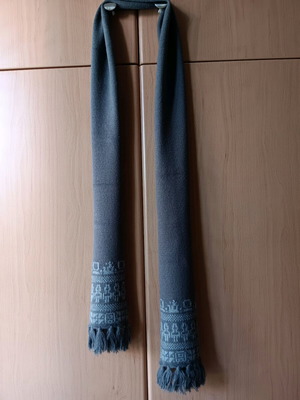 Wool gray scarf with jacquard pattern like new