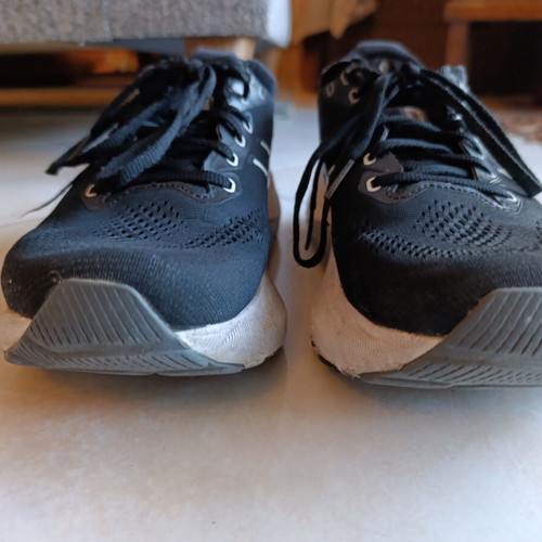 Asics Gel Kayano 31 used, size 42, black and white