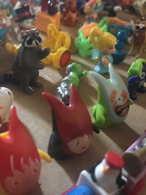 Kinder figures used, assorted miniatures set