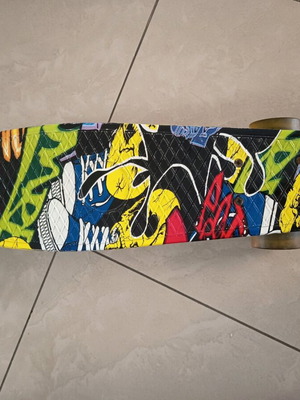 Skateboard like new, small with 4 wheels 55x15 cm