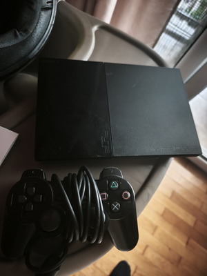 PlayStation 2 μεταχειρισμένο, χωρίς καλώδια, με ένα χειριστήριο DualShock