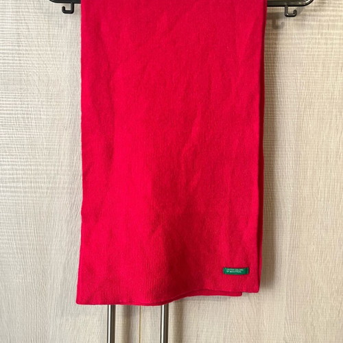 Benetton fuchsia scarf like new, very soft fabric