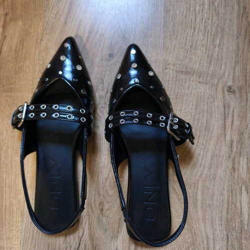 Only black ballerina shoes like new, size 39
