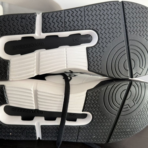 On Running The Roger Clubhouse Sneakers new, size 44, white and black