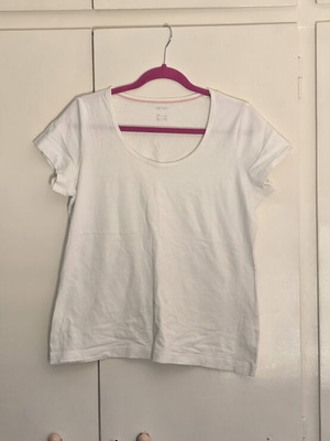 Esmara Basic White T-Shirt Size L Like New