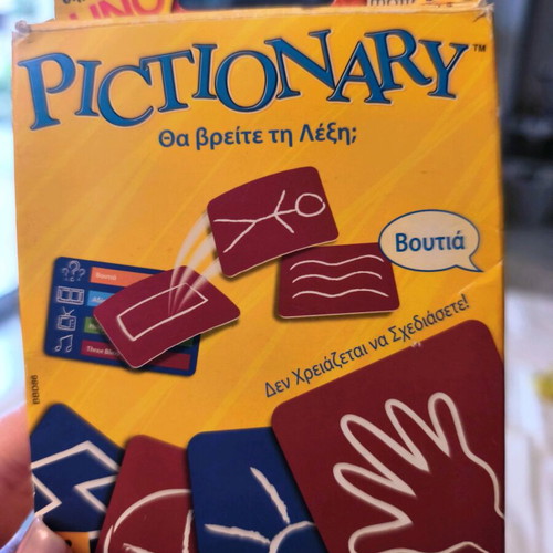 Pictionary used card game, speed and imagination play