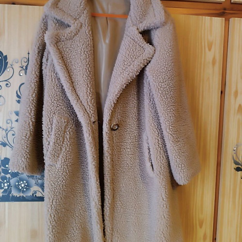 Beige wool coat like new, very warm