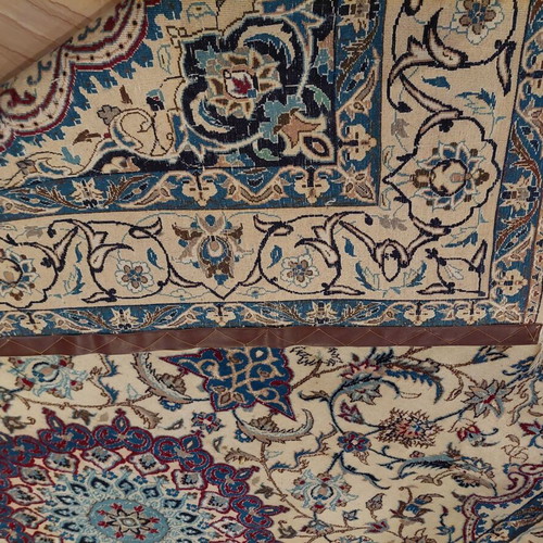 Persian rug like new, 165 cm x 260 cm, handcrafted floral design