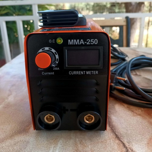 Welding machine 250 amp like new, compact size
