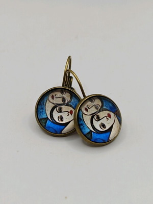 Faces 14mm dangle earrings new, bronze base, beige and blue