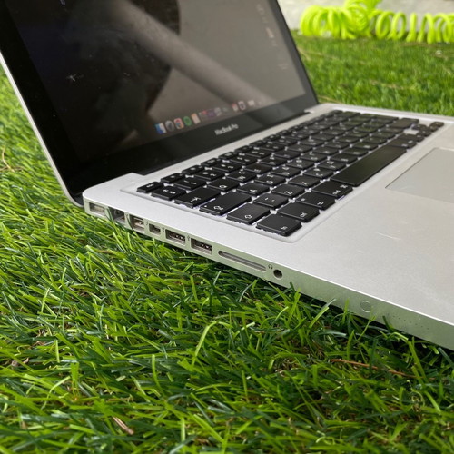 MacBook Pro 13 16GB RAM i5 2.5 GHz SSD 250GB HDD 500GB used