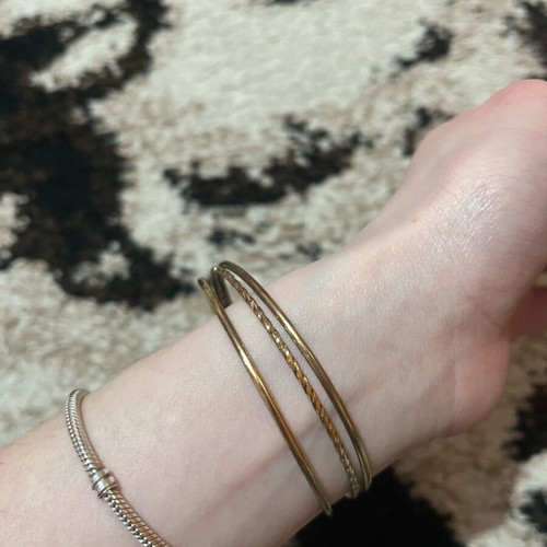 Unique gold-colored bracelet like new