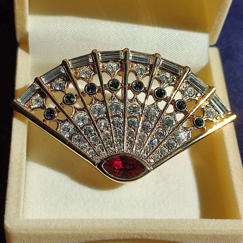 Vintage pin The Attwood Collection used, 24K gold plated