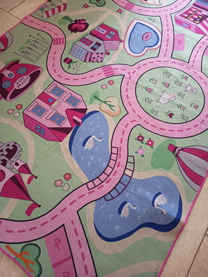Children's rug used