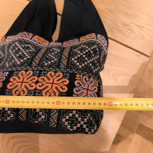 Embroidered shoulder bag like new, black multicolor