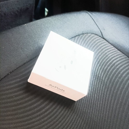 AirPods 4 used, like new with box
