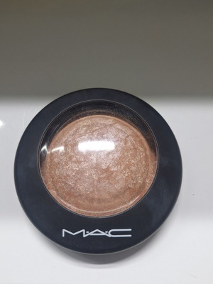 Mac powder highlighter like new for bridal makeup