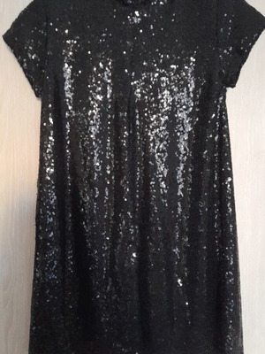 Black short-sleeve formal dress Zara like new with sequins and velvet collar